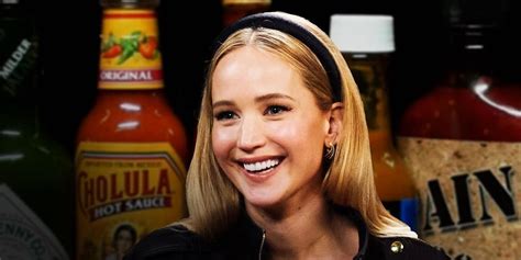 jennifer lawrence on hot ones|Watch Jennifer Lawrence struggle to keep it together。